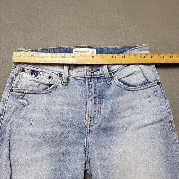 ABERCROMBIE & Fitch • Mid rise Boyfriend Jean in Medium Blue Distressed • 26 - Picture 12 of 14